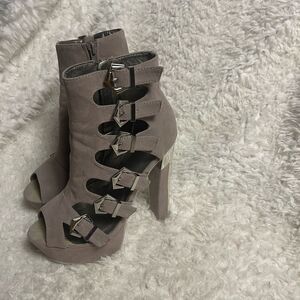 Beau +Ashe synthetic suede taupe ankle straps  heels silver tone accent SZ8